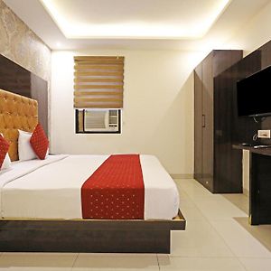 Hotel Iconic Suite - Near Delhi Airport